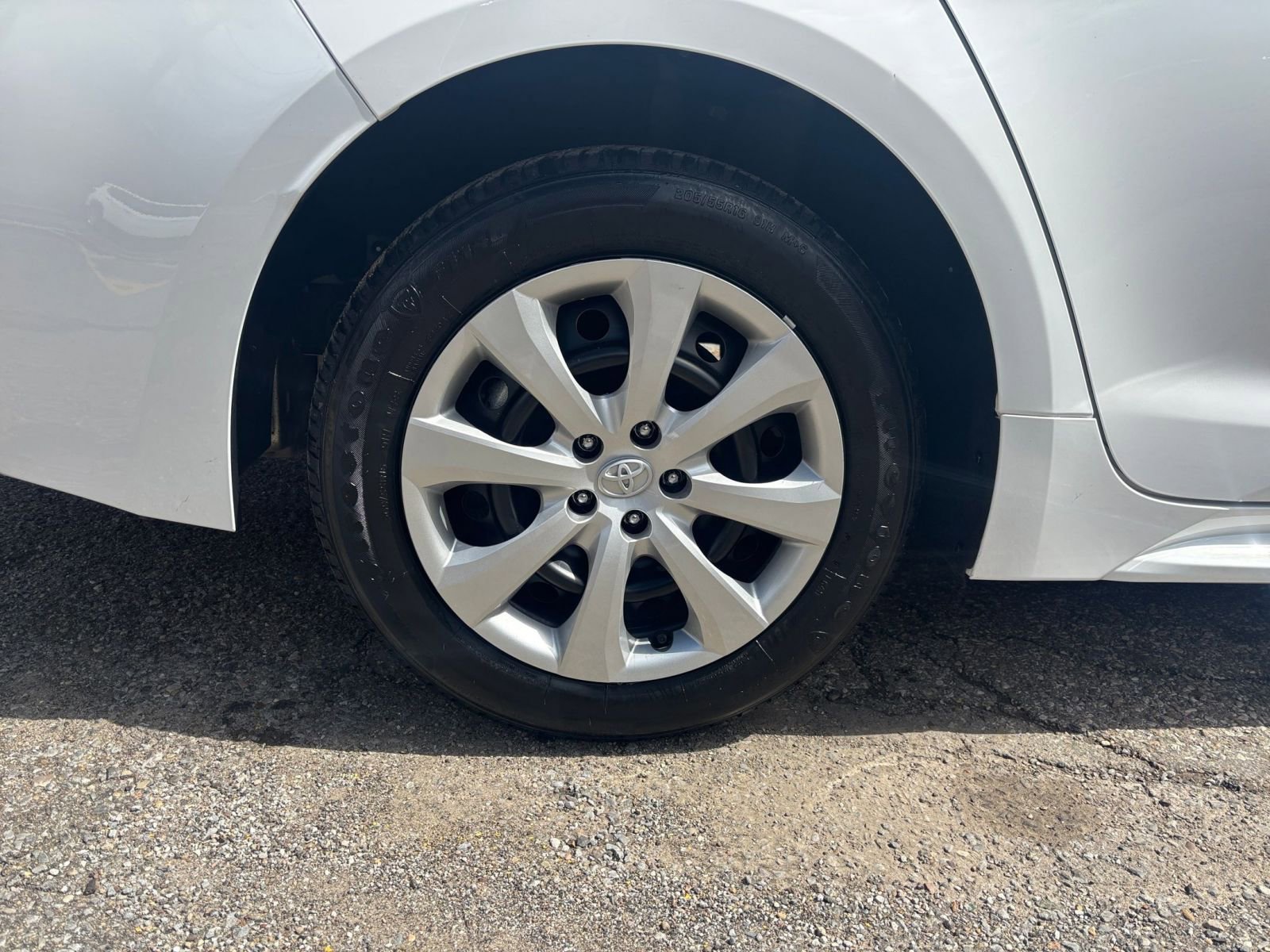 Used 2025 Toyota Corolla LE image 29