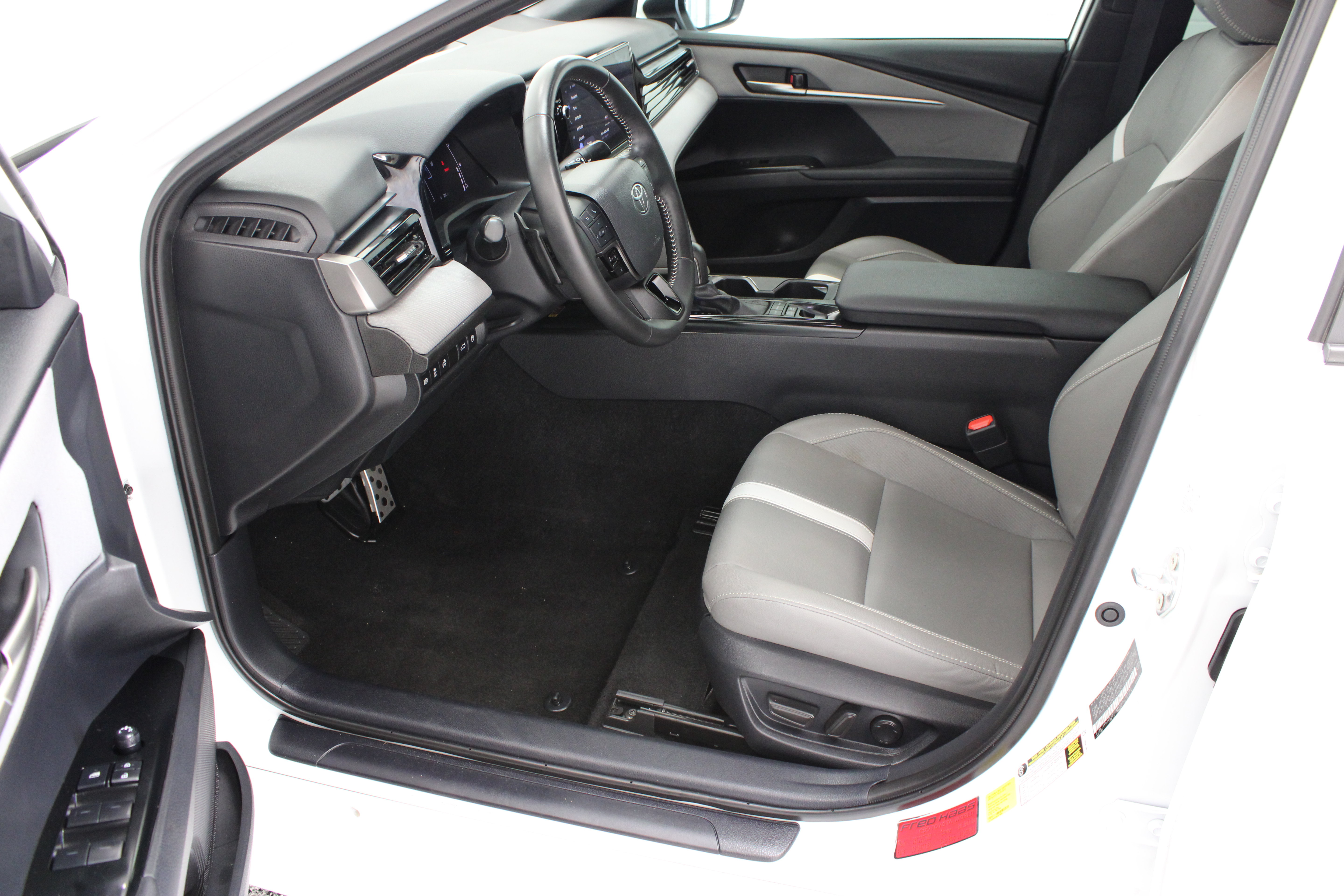 Used 2025 Toyota Camry SE w/ Multimedia Upgrade Package FWD image 14