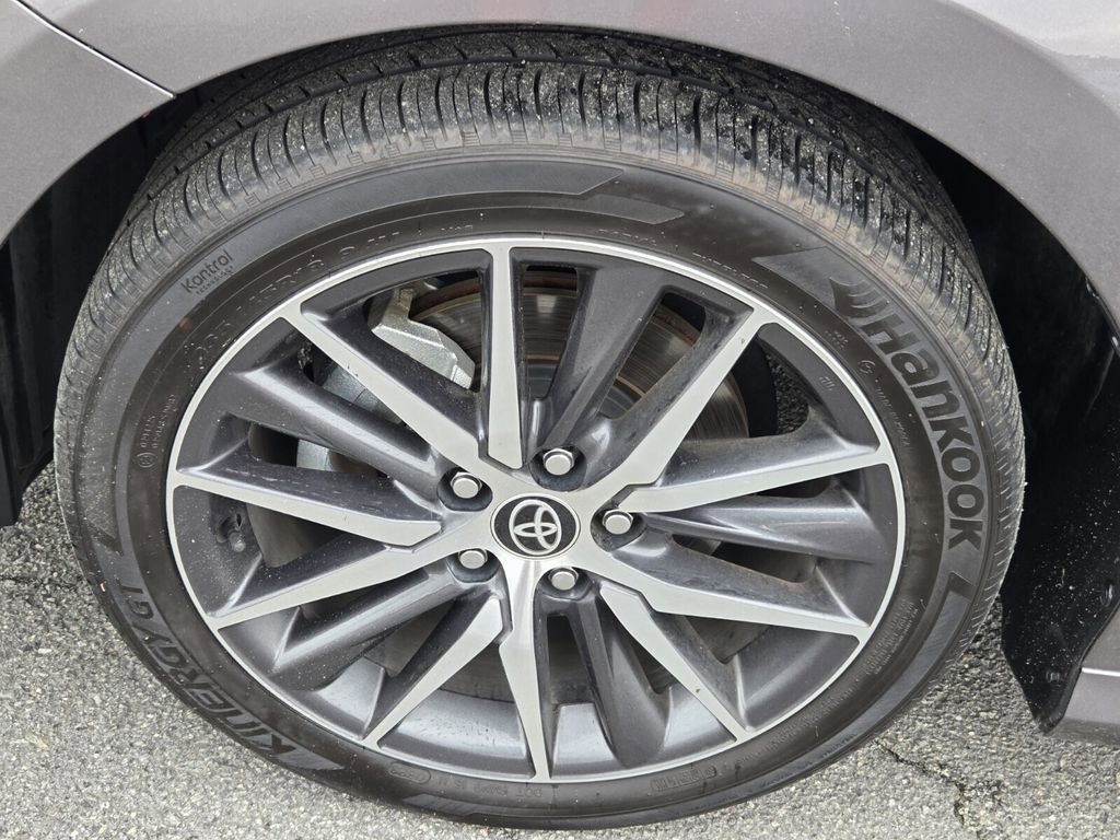 Used 2022 Toyota Camry XLE w/ Navigation Upgrade Package image 14