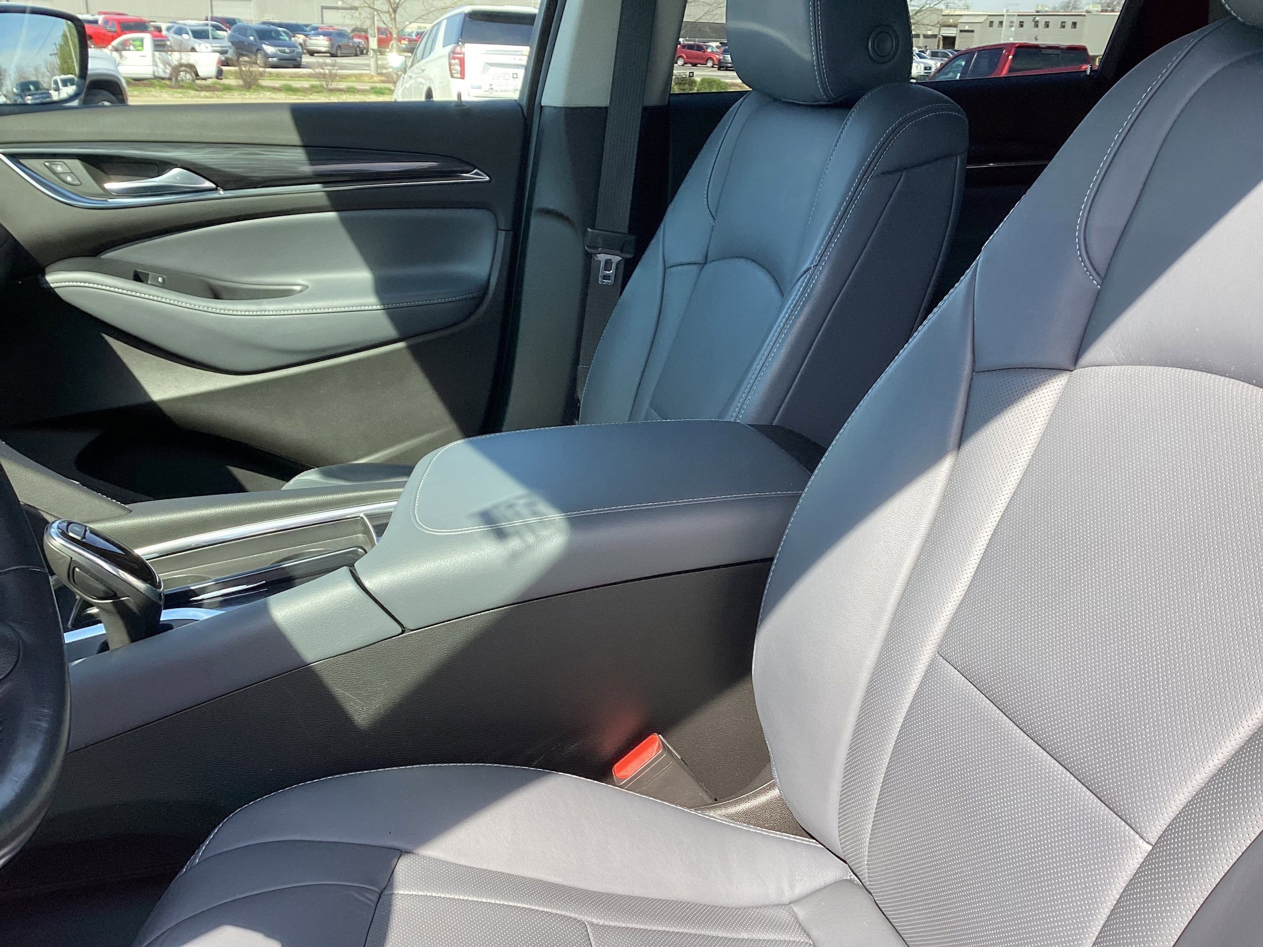 Used 2021 Buick Enclave Essence FWD image 12