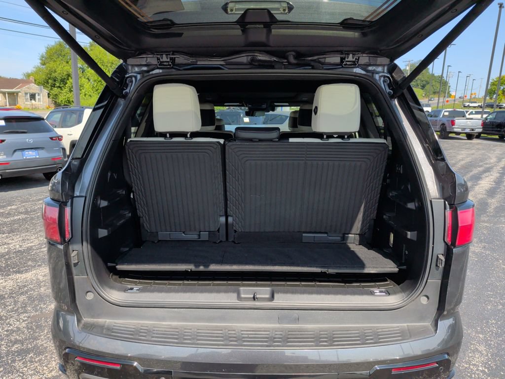 Used 2023 Toyota Sequoia Capstone AWD/4WD image 31