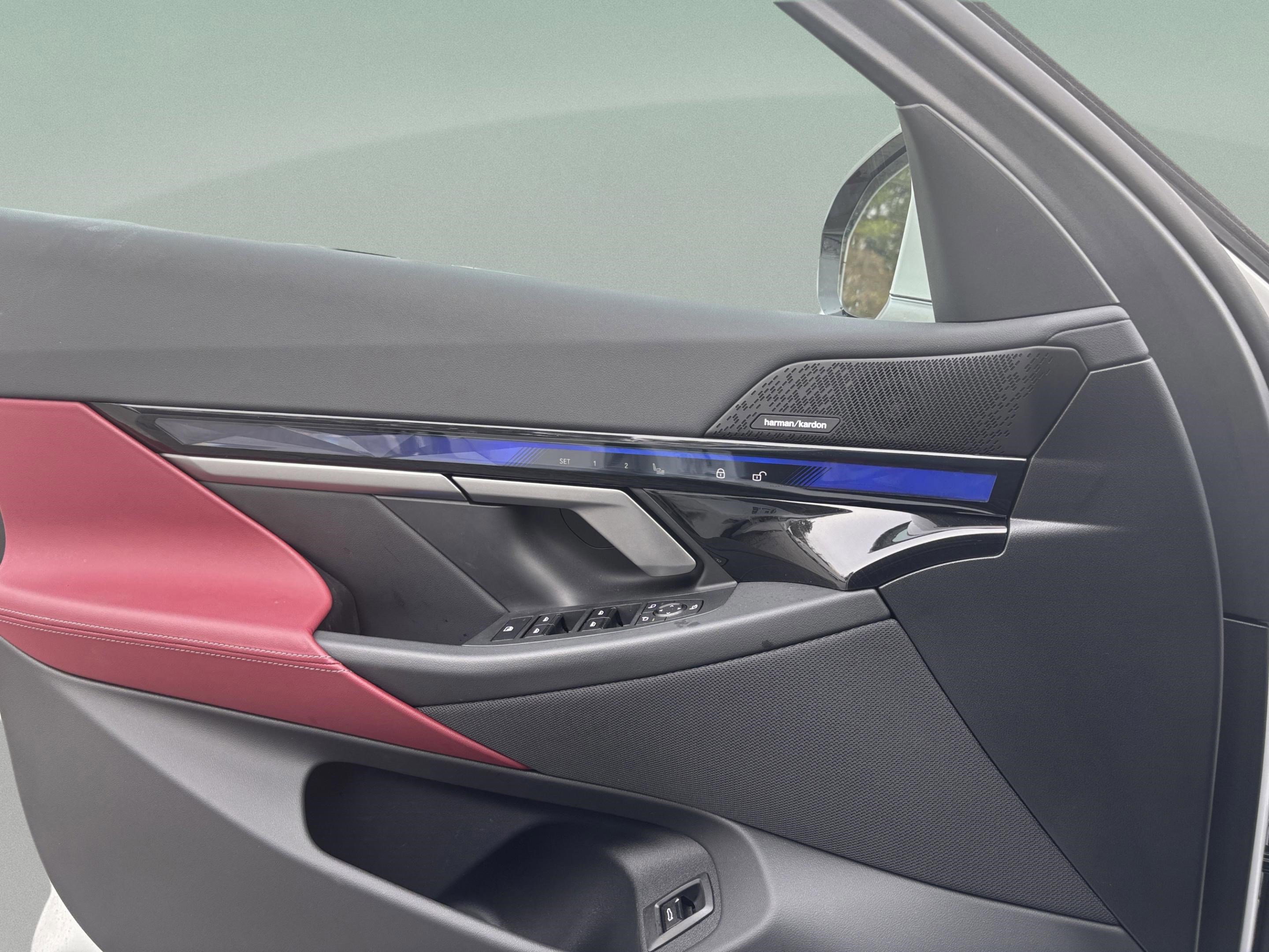 Used 2025 BMW 540i xDrive image 18