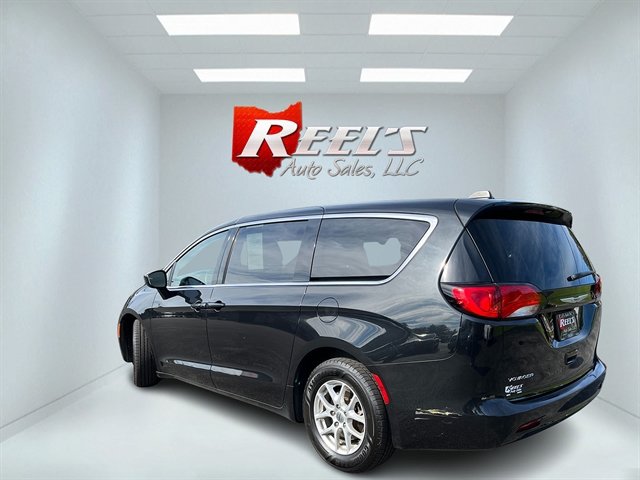 Used 2023 Chrysler Voyager LX FWD image 10