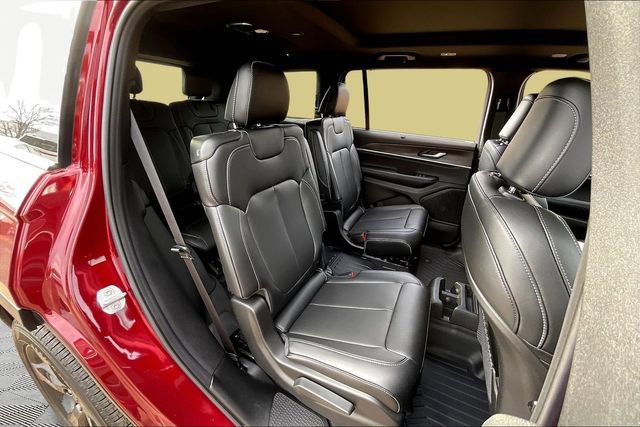 Used 2025 Jeep Grand Cherokee L Limited w/ Luxury Tech Group II image 17