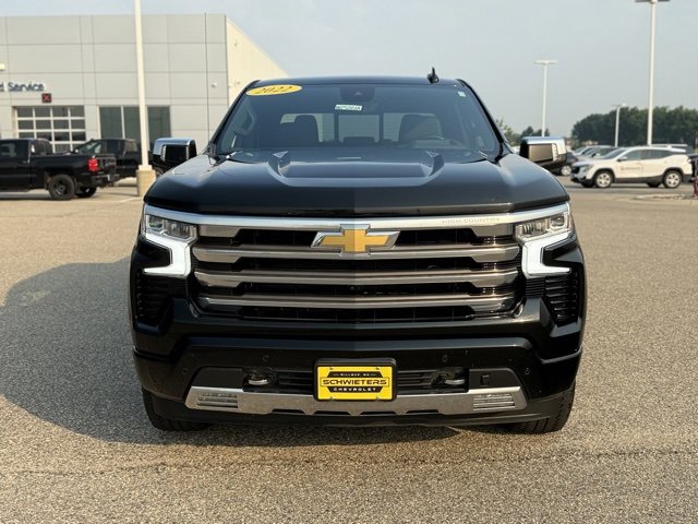 Used 2022 Chevrolet Silverado 1500 High Country w/ Technology Package image 2