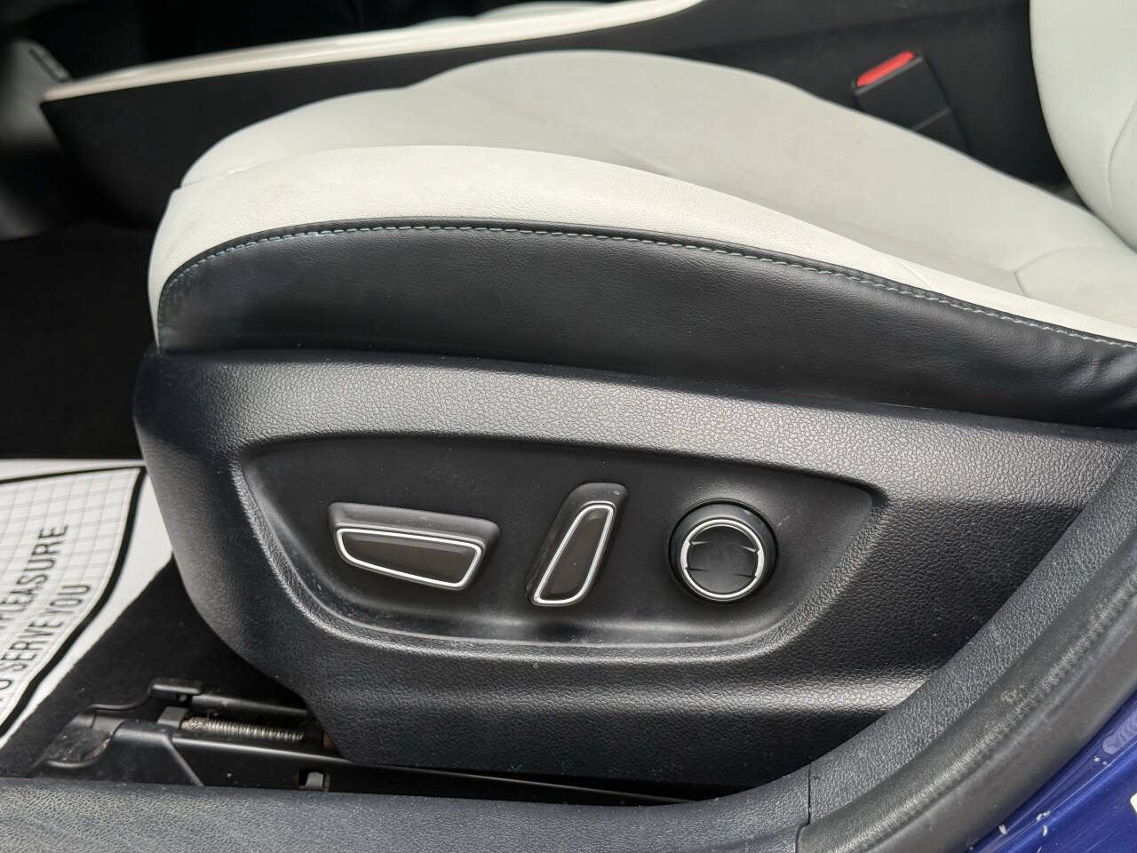 Used 2016 Toyota Prius Four w/ Advanced Technology Package FWD image 10