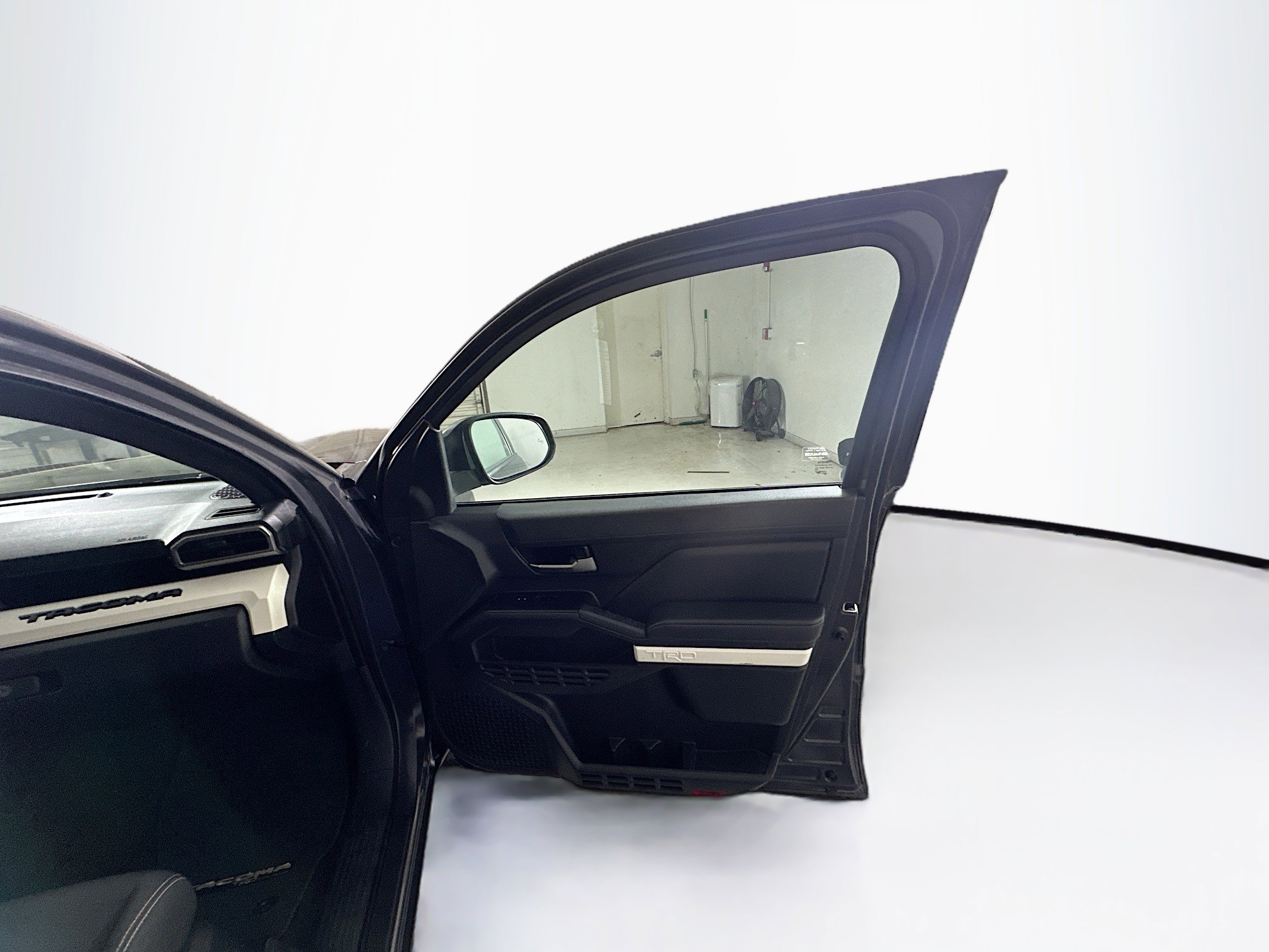 Used 2024 Toyota Tacoma TRD Off-Road AWD/4WD image 31