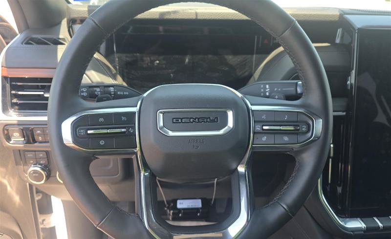 Used 2025 GMC Yukon XL Denali AWD/4WD image 5