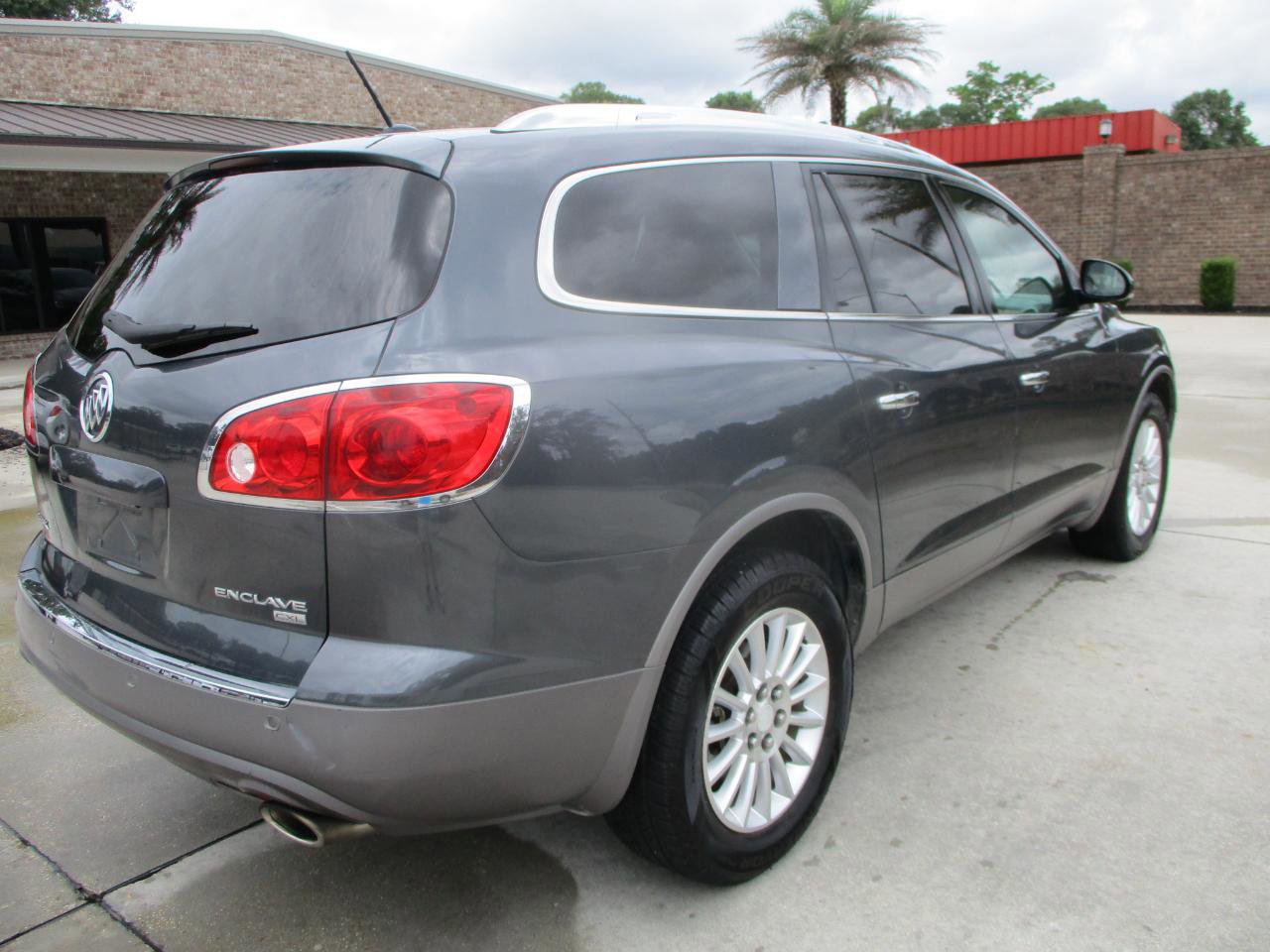 Used 2011 Buick Enclave CXL FWD image 11