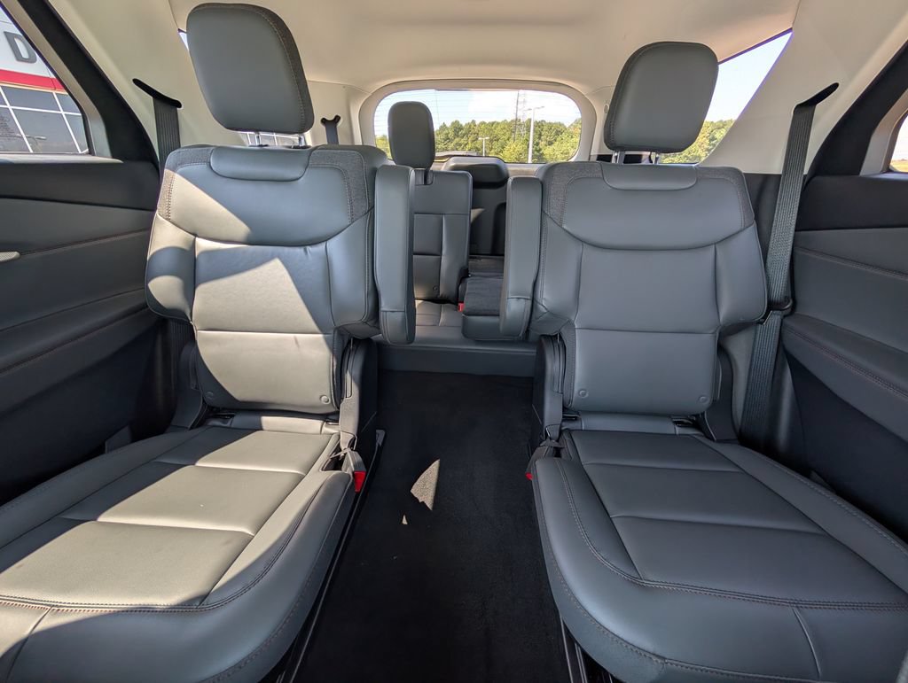 Used 2026 Ford Explorer Active w/ Active Comfort Package RWD image 23