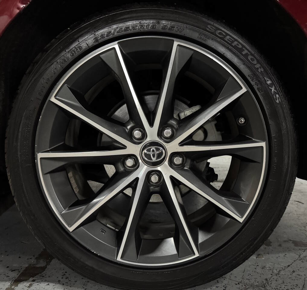 Used 2017 Toyota Camry LE image 11