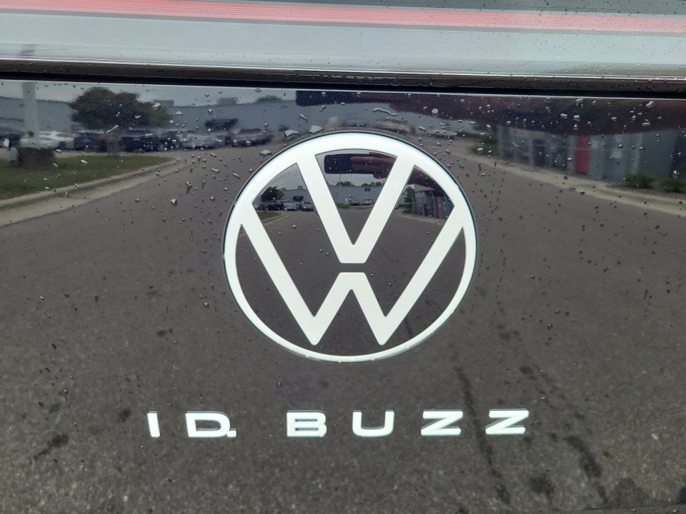 New 2025 Volkswagen ID. Buzz Pro S RWD image 14