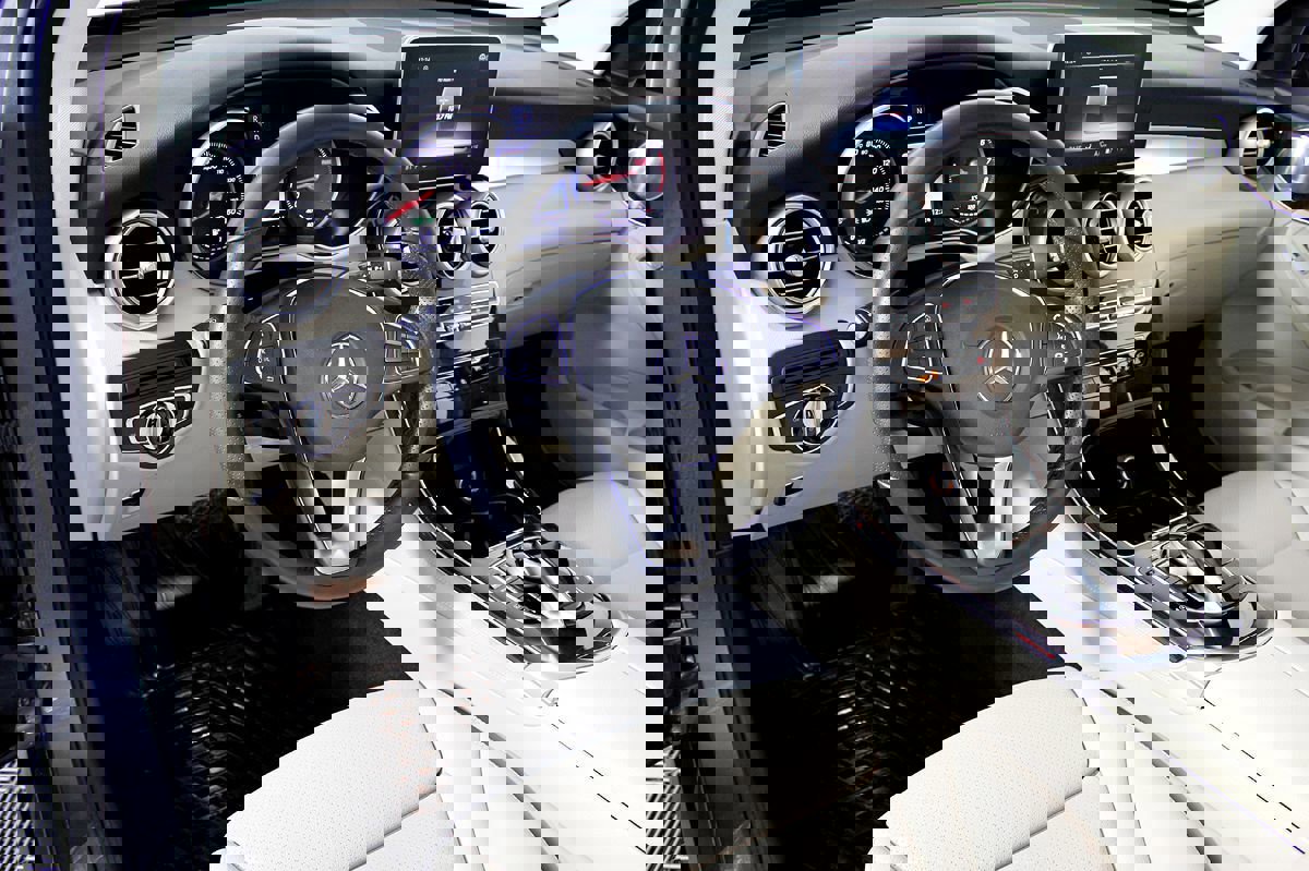 Used 2017 Mercedes-Benz GLC 300 4MATIC image 22