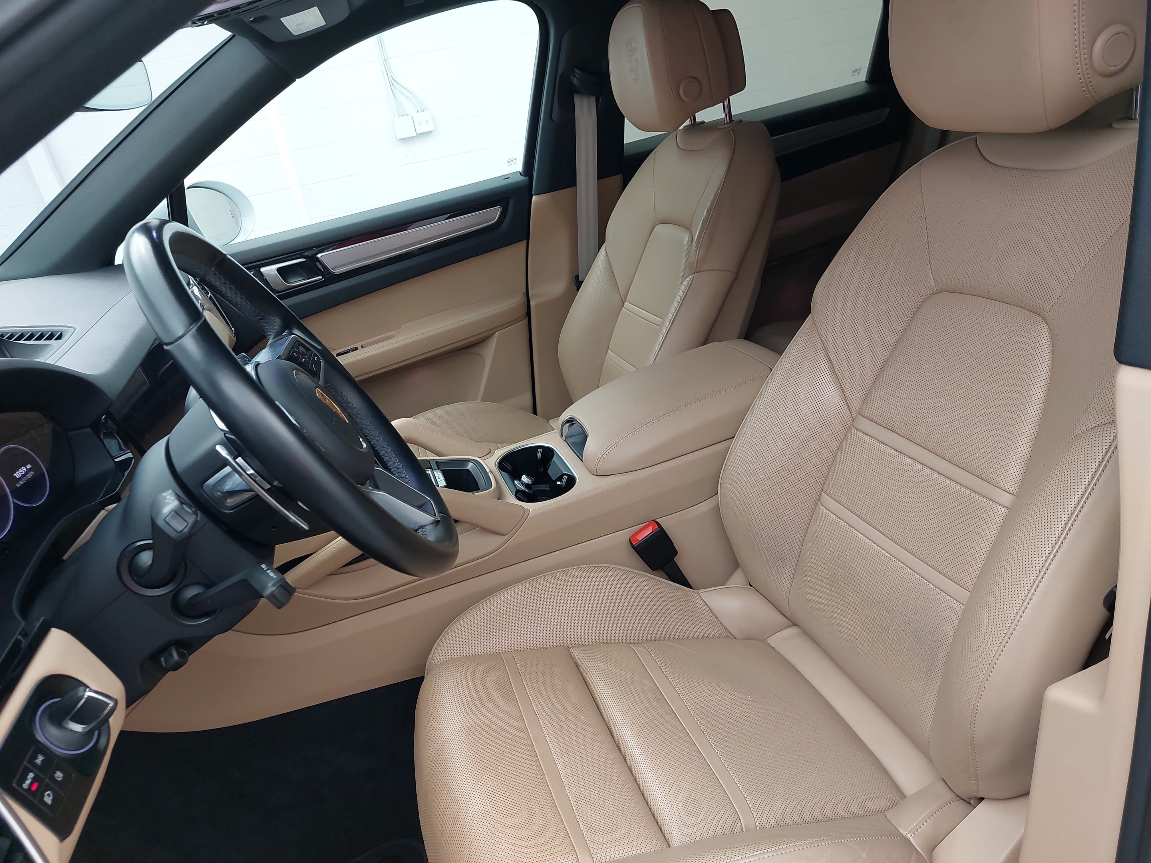 Certified 2023 Porsche Cayenne Platinum Edition AWD/4WD image 17