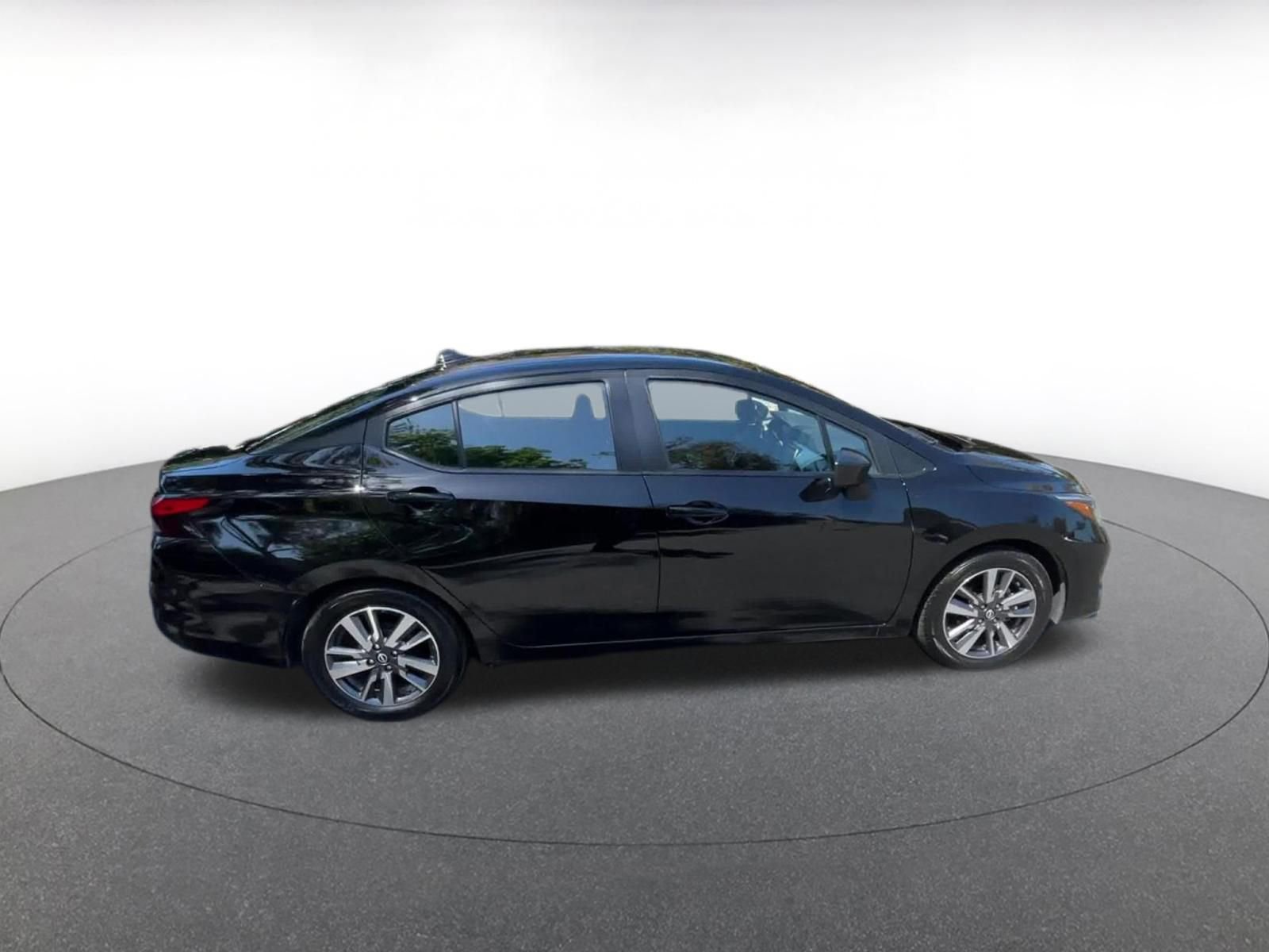 Used 2025 Nissan Versa SV FWD image 15