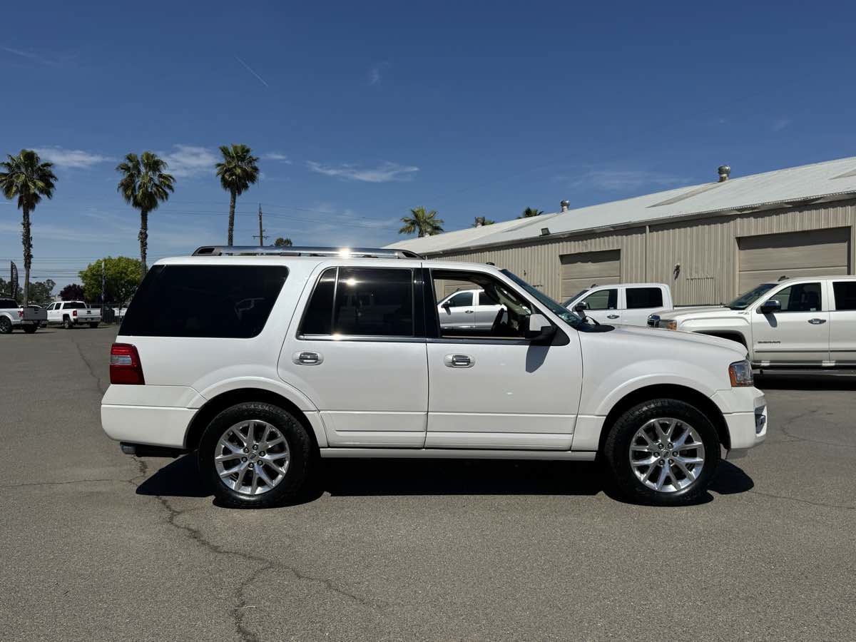 Used 2016 Ford Expedition Limited w/ Equipment Group 301A AWD/4WD image 11