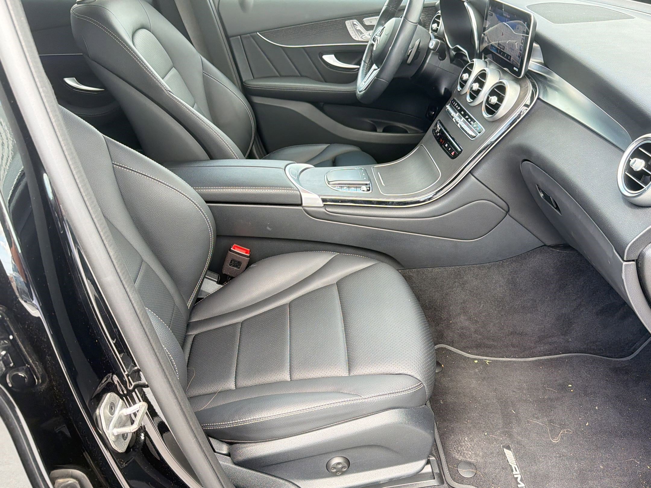Used 2022 Mercedes-Benz GLC 300 4MATIC image 27