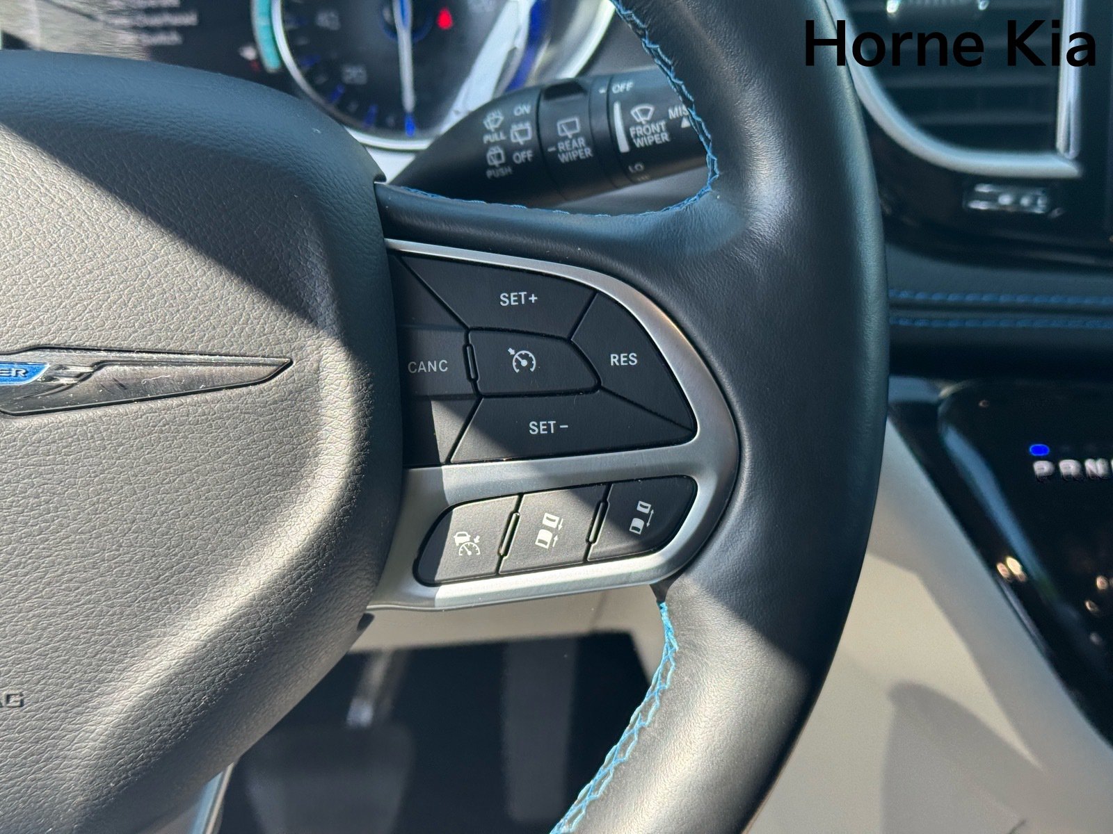 Used 2021 Chrysler Pacifica Touring w/ Cold Weather Group AWD/4WD image 19