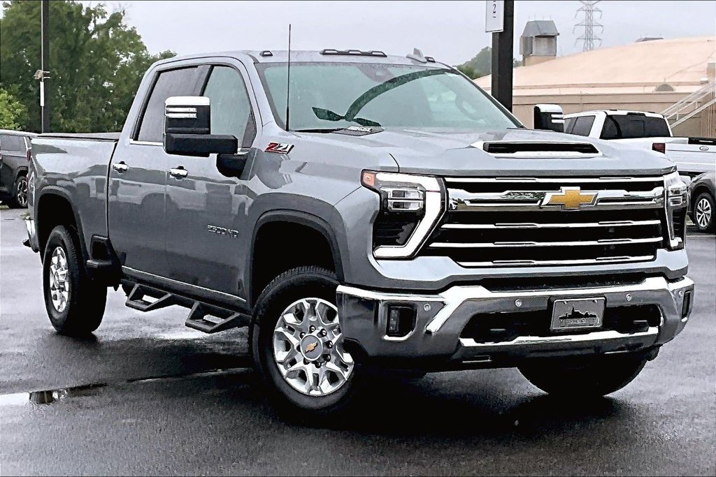 Used 2025 Chevrolet Silverado 2500 LTZ w/ LTZ Plus Package AWD/4WD image 37