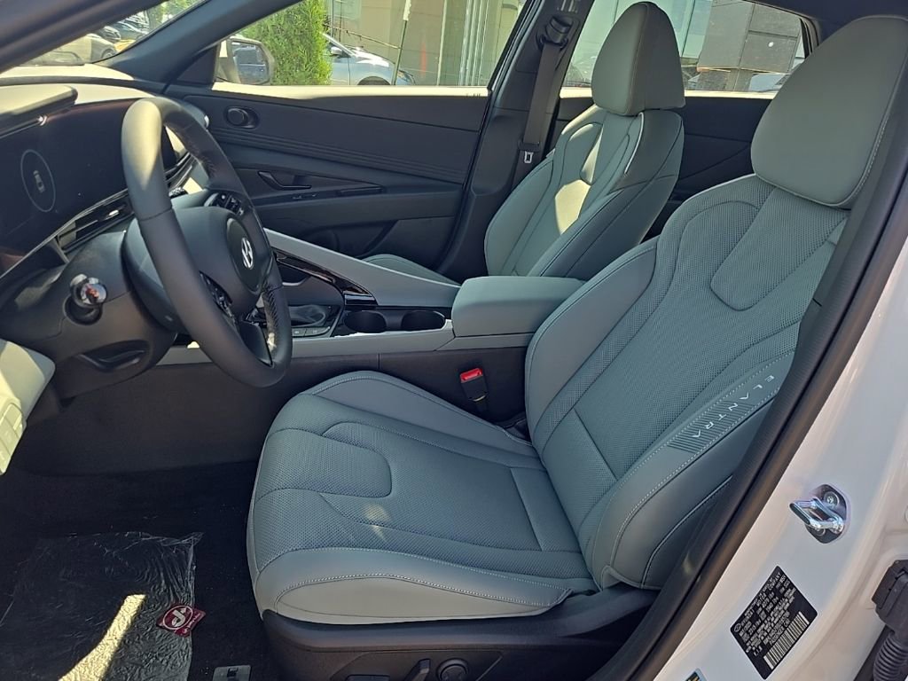 New 2025 Hyundai Elantra Limited image 13