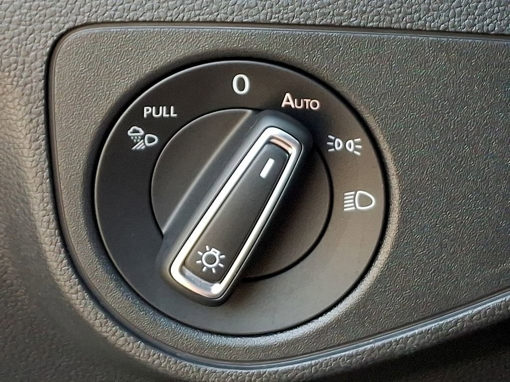 Certified 2023 Volkswagen Atlas Cross Sport SE w/ Panoramic Sunroof Package AWD/4WD image 25