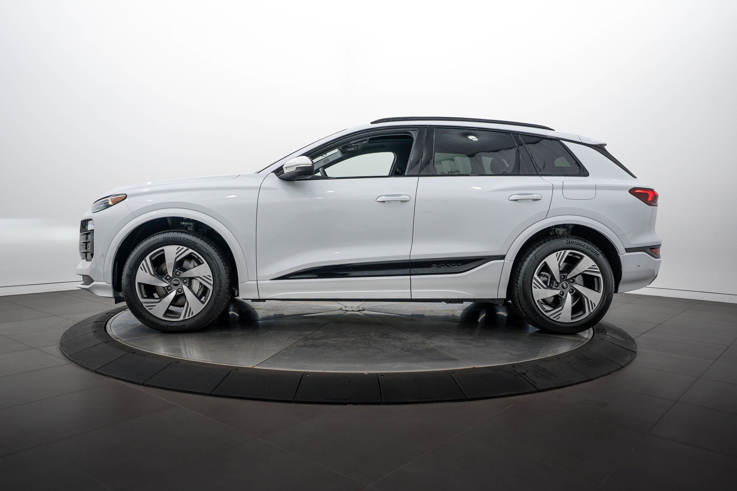 Certified 2025 Audi Q6 e-tron Premium Plus w/ Premium Plus AWD/4WD image 7