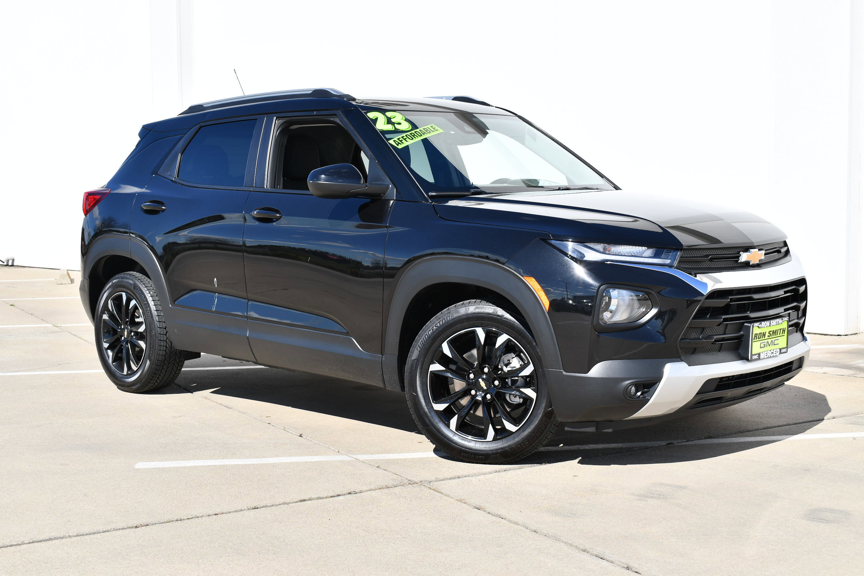 Used 2023 Chevrolet TrailBlazer LT image 2
