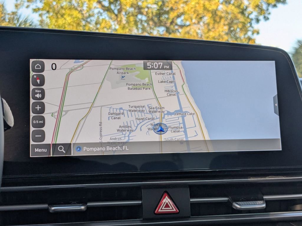 Used 2025 Hyundai Elantra Limited image 19