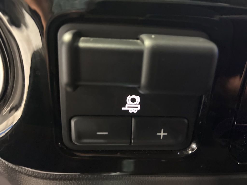 Used 2023 Chevrolet Silverado 1500 LTZ image 29