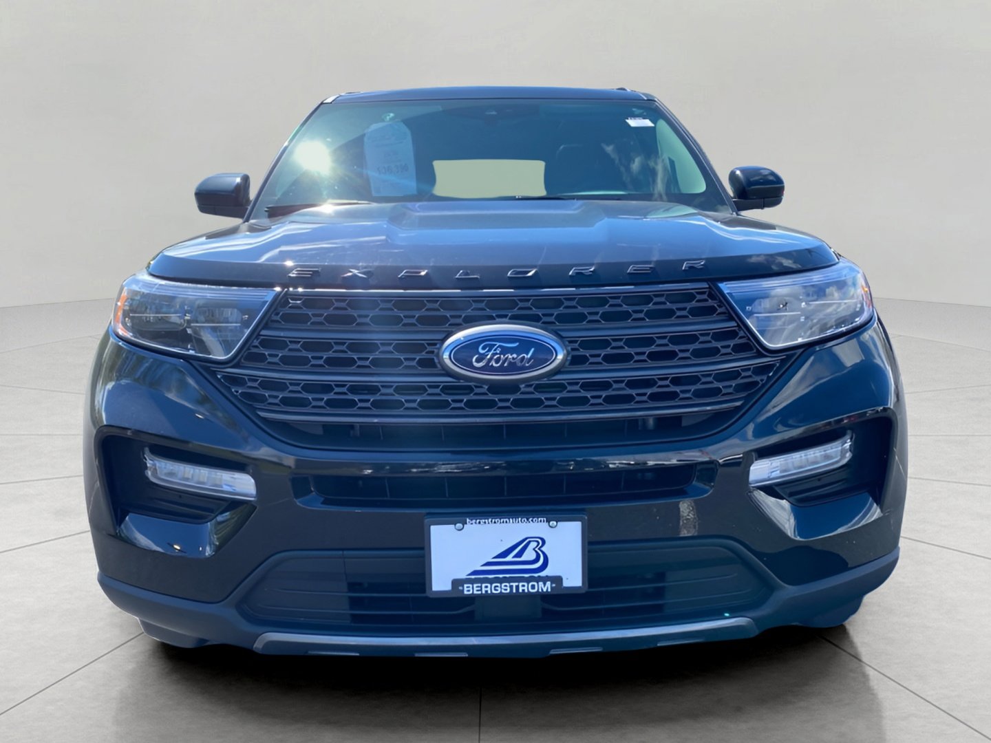 Used 2024 Ford Explorer XLT w/ Equipment Group 202A AWD/4WD image 6