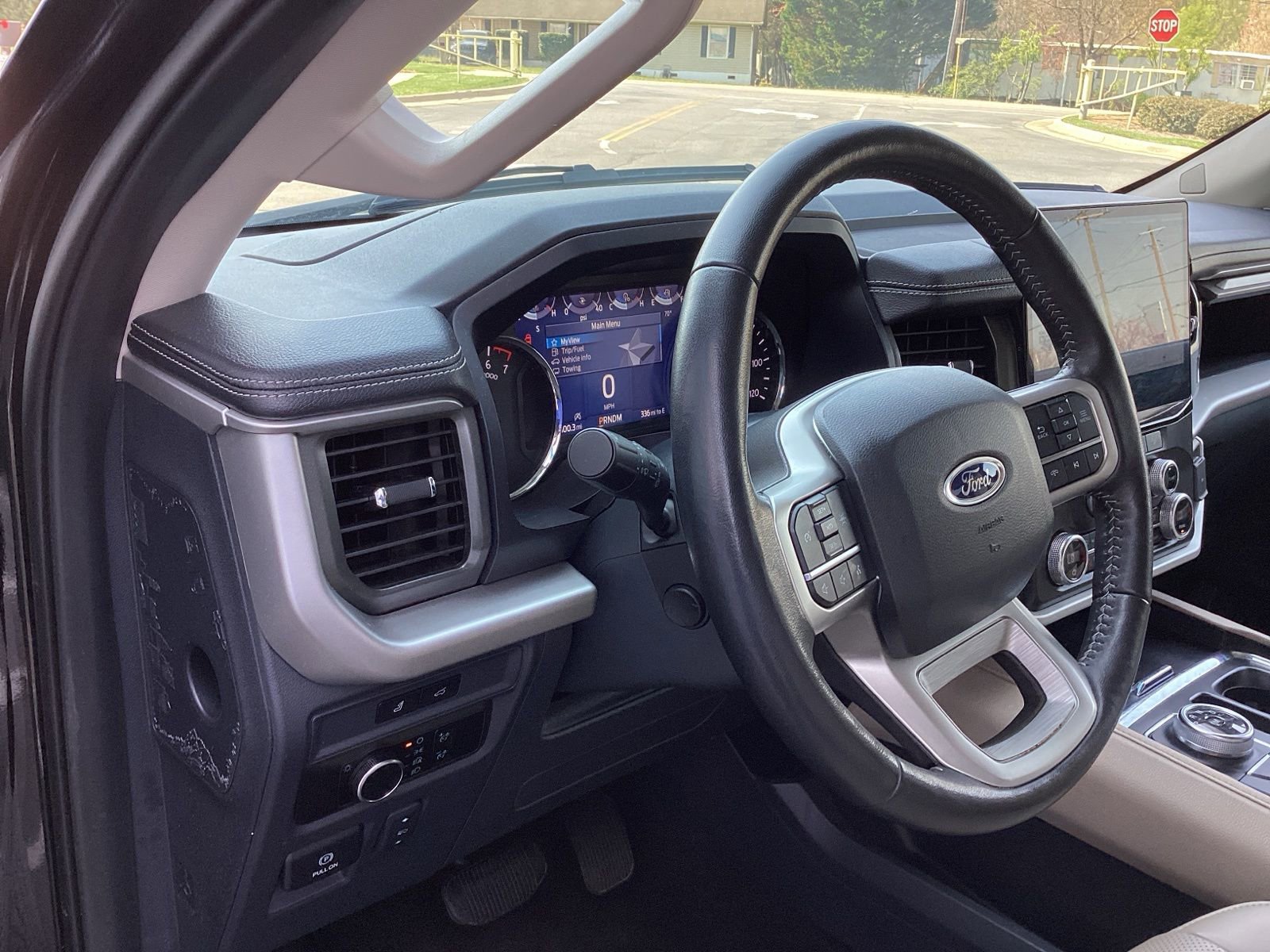 Used 2024 Ford Expedition Max XLT image 9