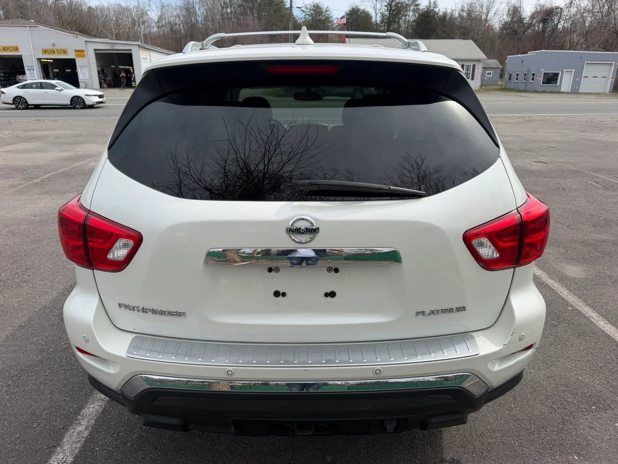 Used 2020 Nissan Pathfinder Platinum image 9