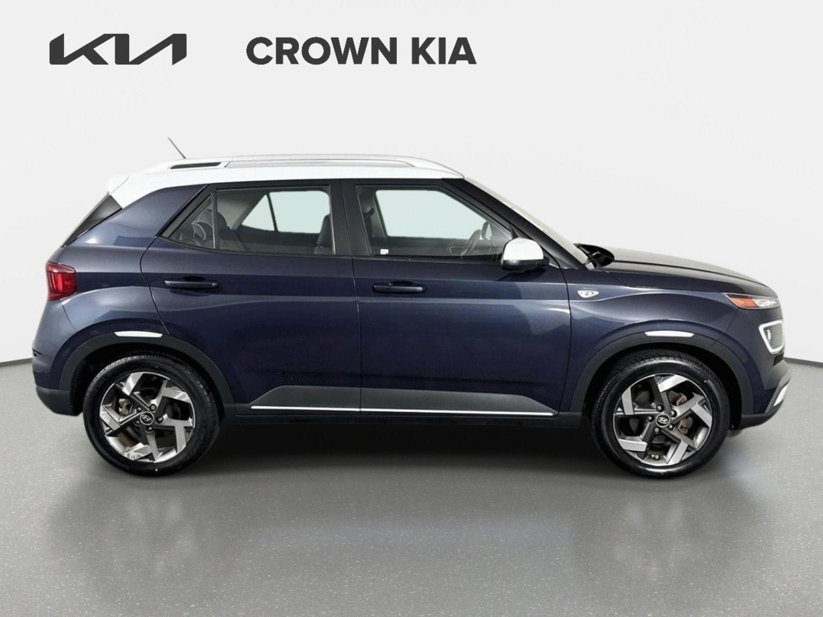 Used 2023 Hyundai Venue Limited w/ Cargo Package FWD image 5