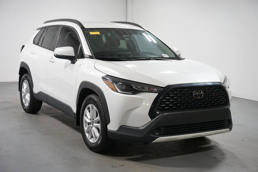 Certified 2024 Toyota Corolla Cross LE image 3