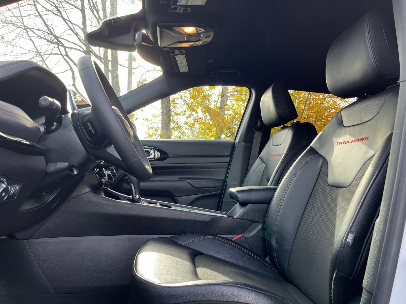 Used 2025 Jeep Compass Trailhawk image 25