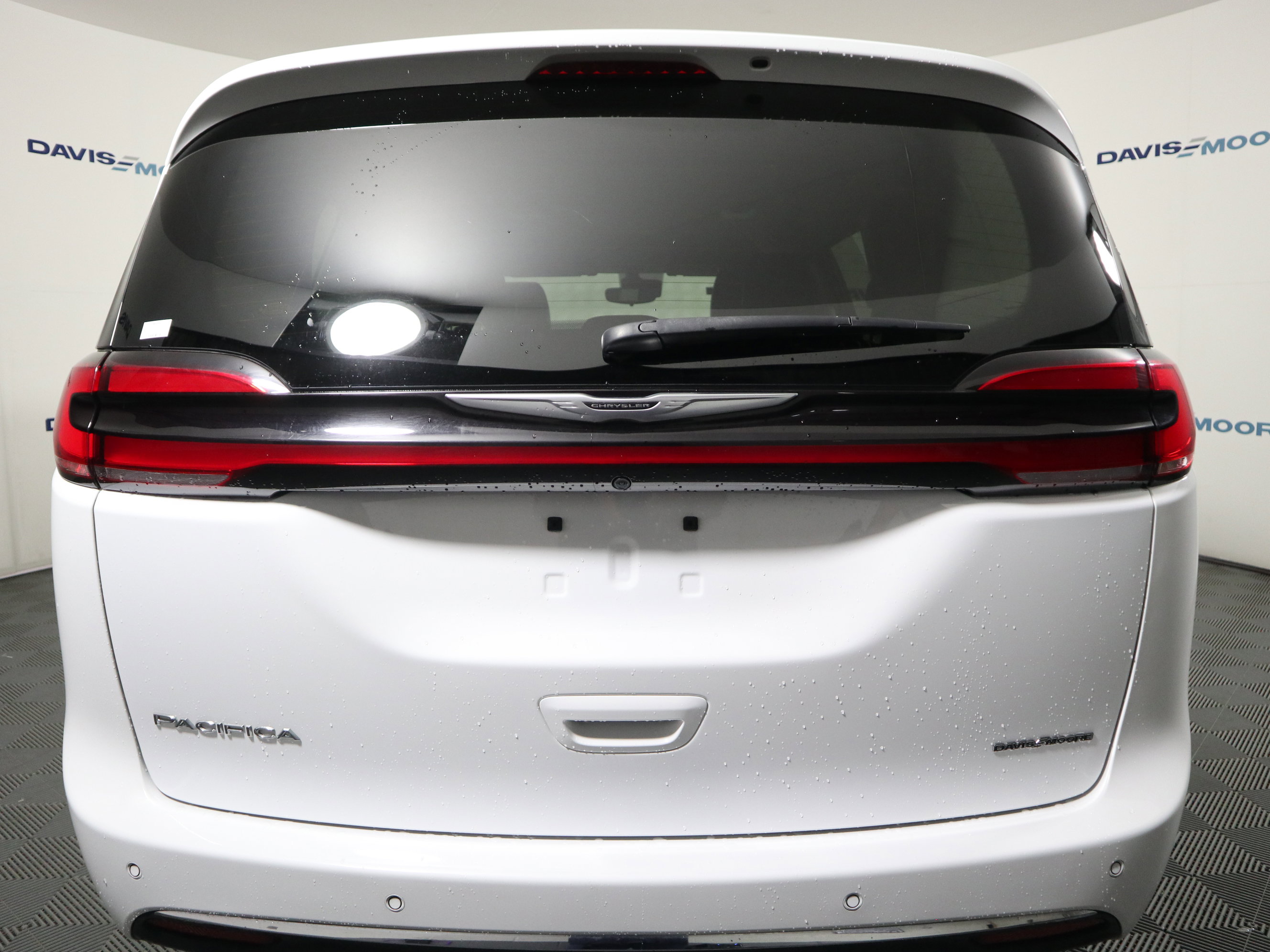 Used 2024 Chrysler Pacifica Touring-L FWD image 7