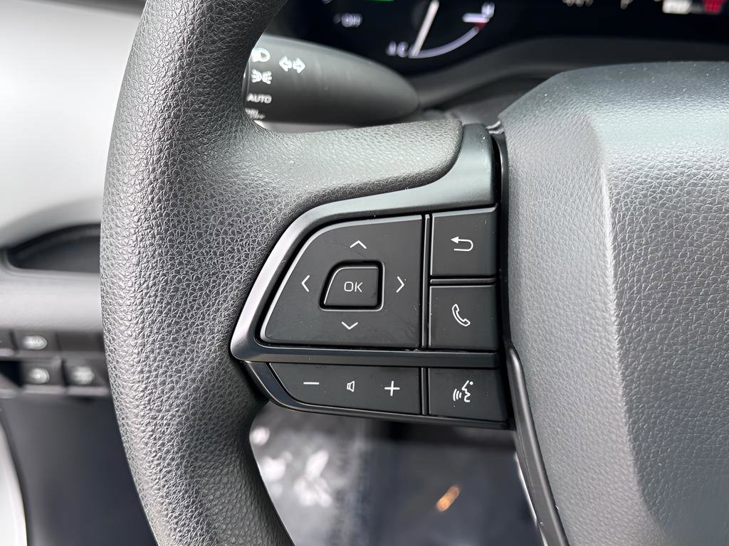 Used 2025 Toyota Sienna LE FWD image 16