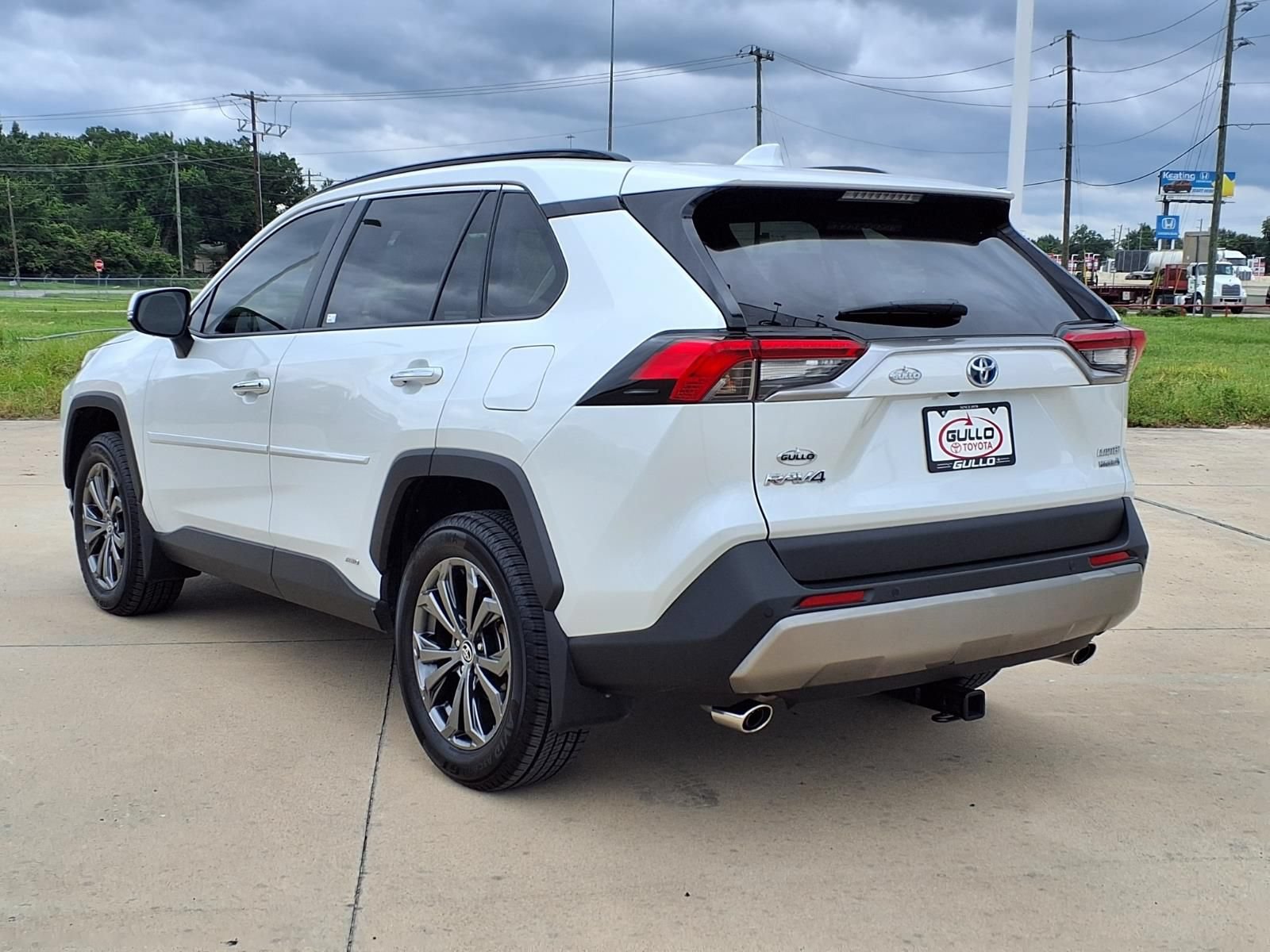 Used 2024 Toyota RAV4 Limited w/ Advanced Technology Package AWD/4WD image 2