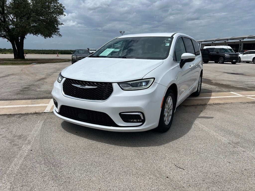 Used 2023 Chrysler Pacifica Touring-L