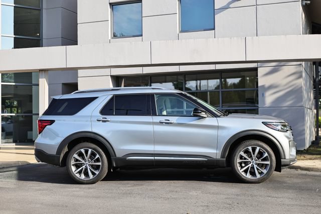 Used 2025 Ford Explorer Platinum w/ Ultimate Package AWD/4WD image 4