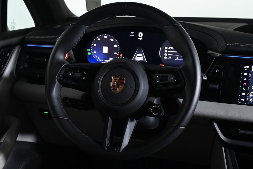 Used 2025 Porsche Macan Electric RWD image 11