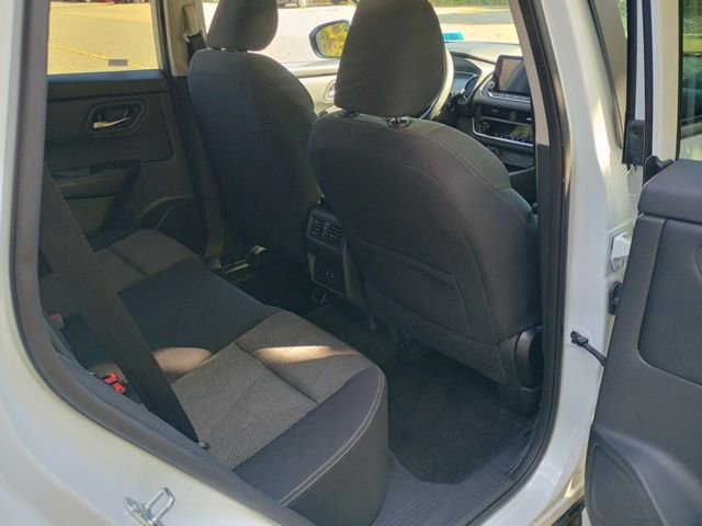 Used 2024 Nissan Rogue SV image 16