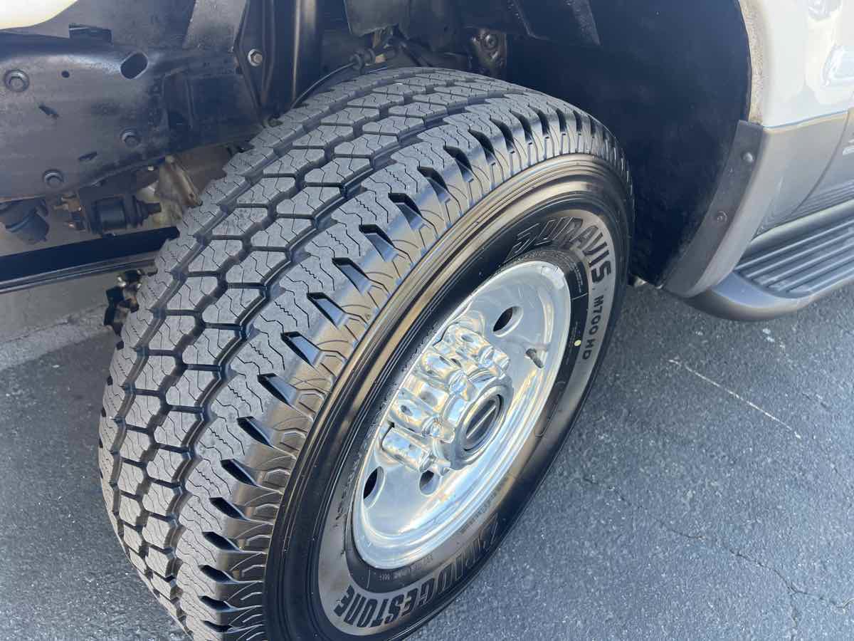 Used 2005 Ford Excursion XLT AWD/4WD image 19