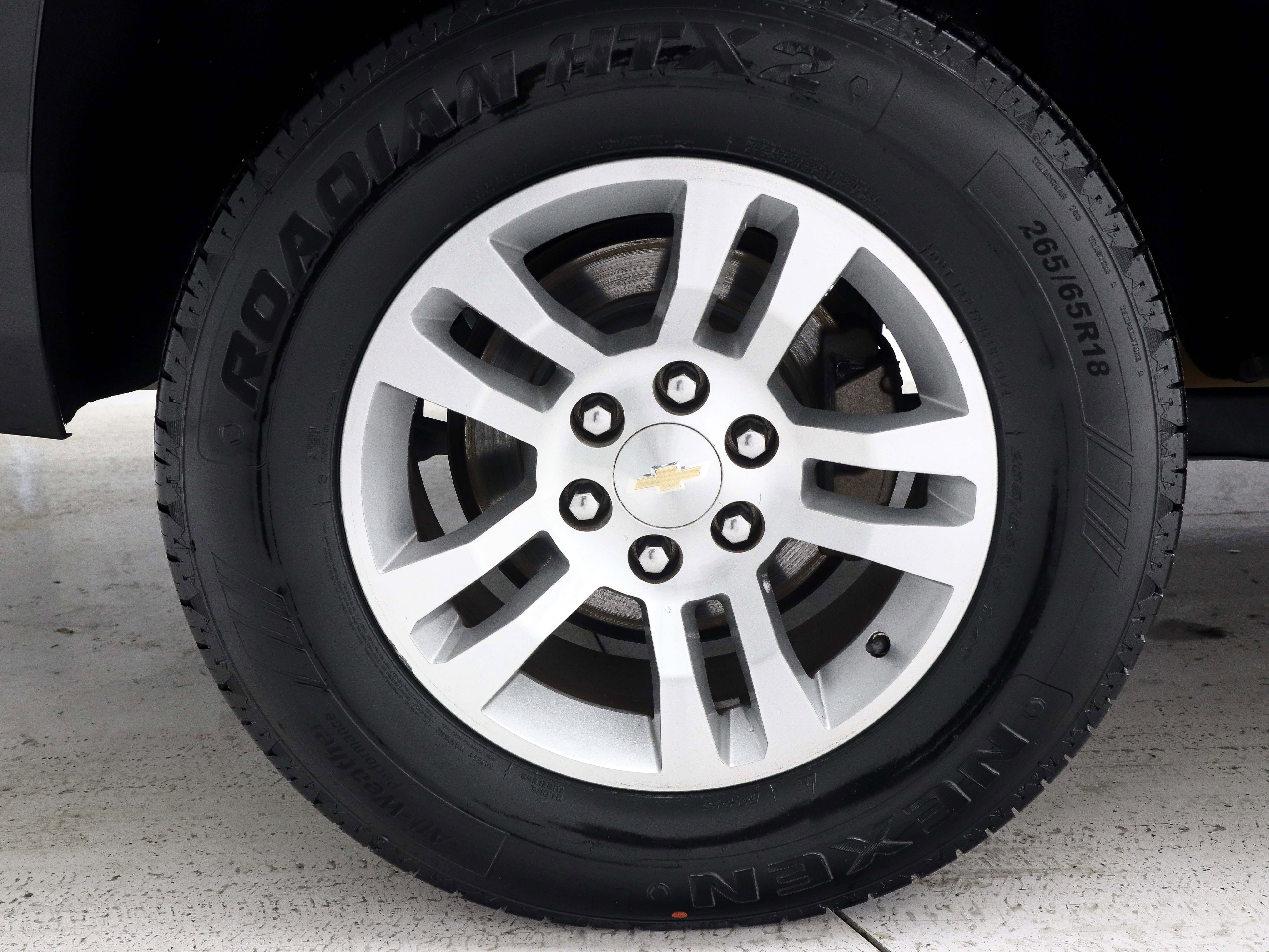 Used 2018 Chevrolet Suburban LS w/ Skid Plate Package image 32