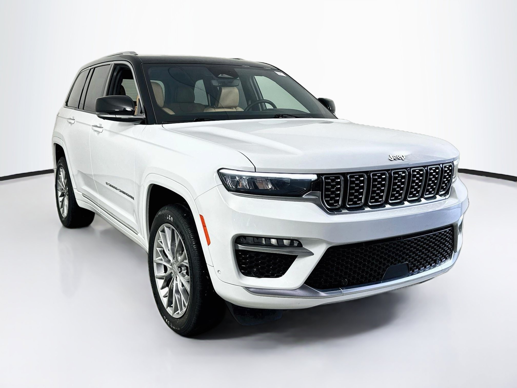 Used 2023 Jeep Grand Cherokee Summit RWD image 3