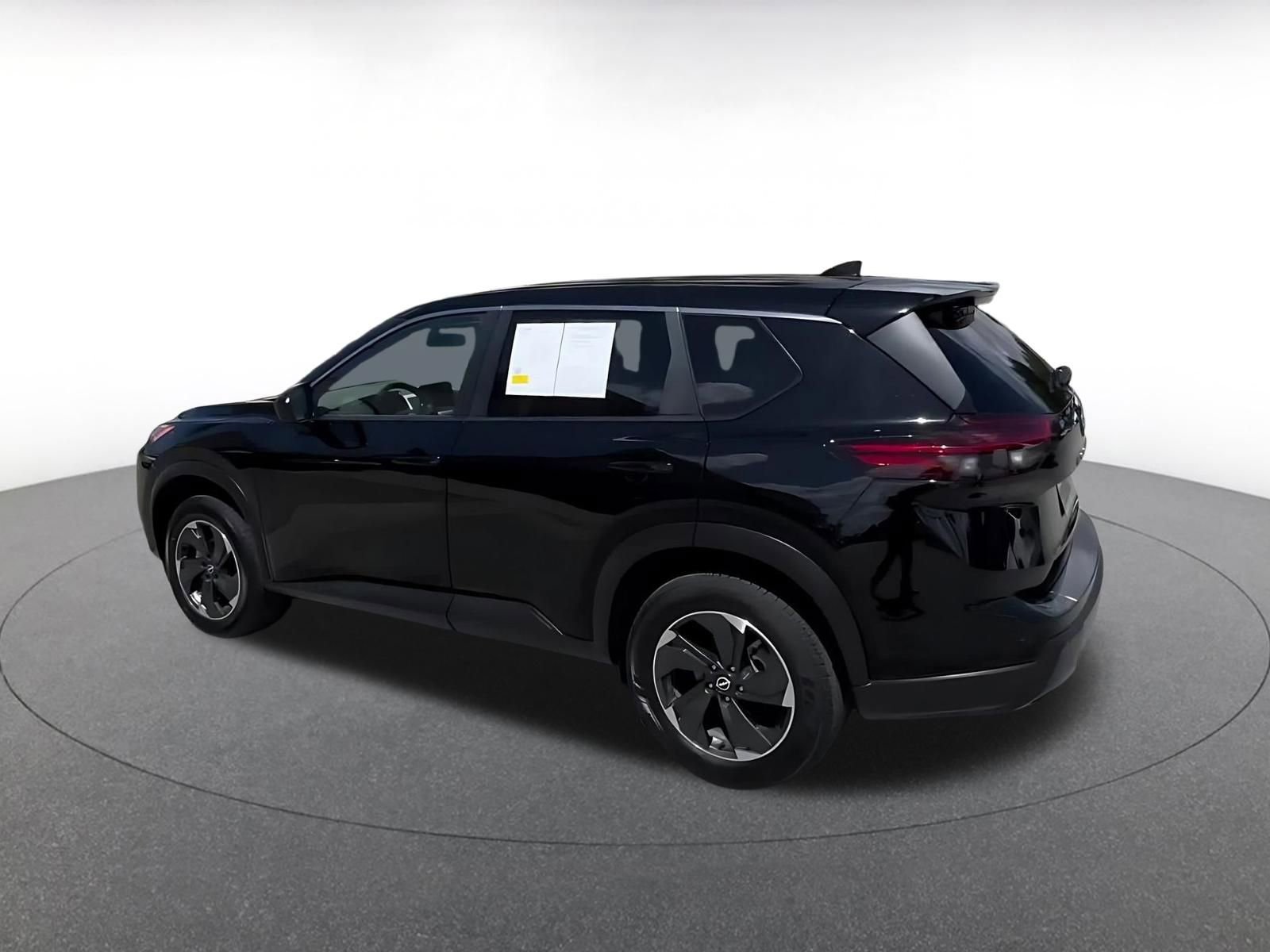 Used 2025 Nissan Rogue SV FWD image 10