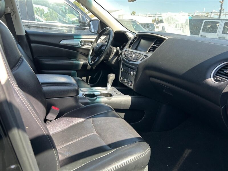 Used 2018 Nissan Pathfinder SL image 26