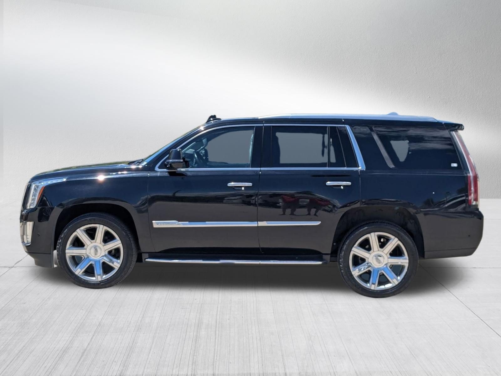 Used 2019 Cadillac Escalade Luxury AWD/4WD image 2