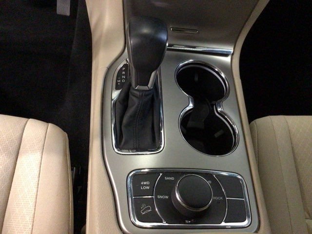Used 2019 Jeep Grand Cherokee Laredo AWD/4WD image 24