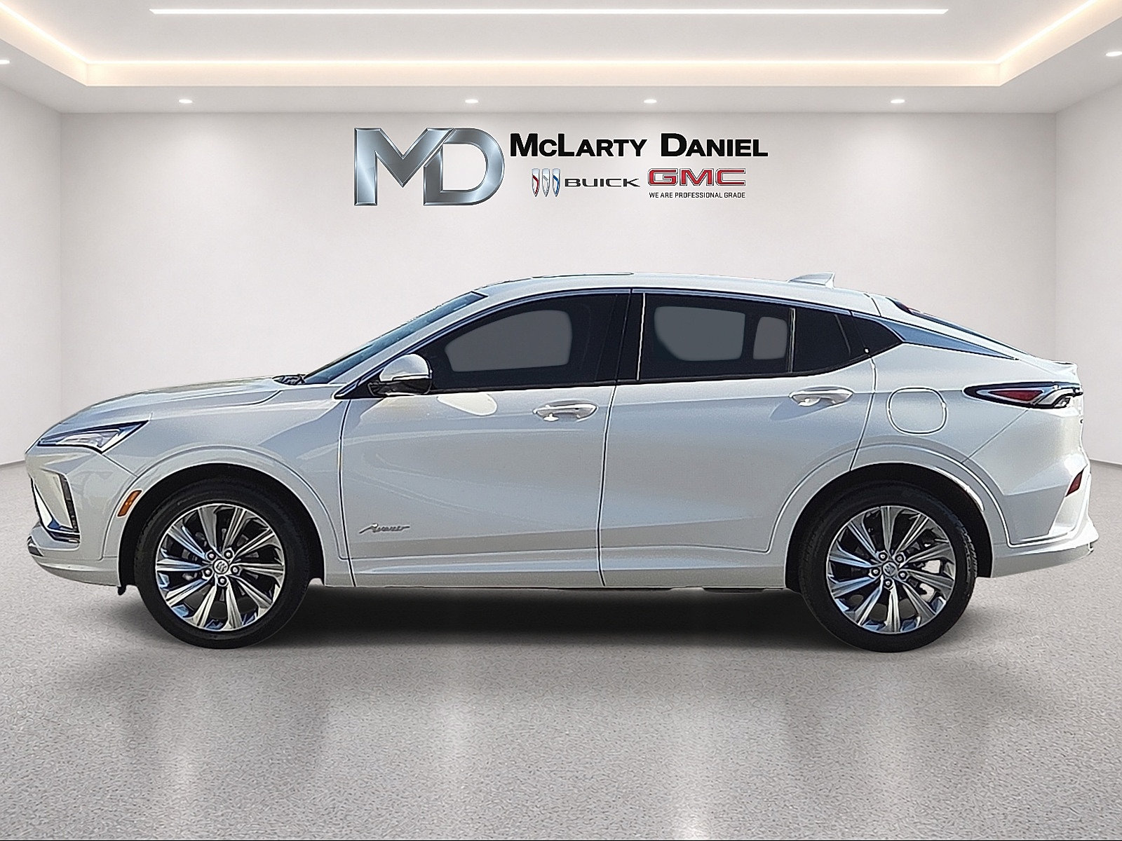 Used 2025 Buick Envista Avenir FWD image 2
